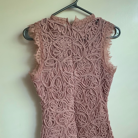 Lace design bodycon short dress - Picture 3 of 3